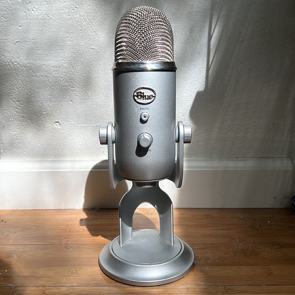 Blue Yeti Microphone - Picture 3 of 3